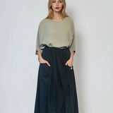 Fustă midi cu buzunare și nasture negru