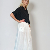 Fustă midi cu buzunare și nasture alb