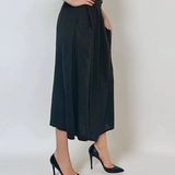 Fustă midi cu buzunare și nasture negru