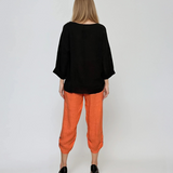 Bluză din in cu nasturi decorativi și decolteu în V negru