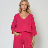 Bluză din in cu nasturi decorativi și decolteu în V ciclam