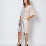 Rochie lejeră din in cu buzunare și nasturi alb