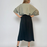 Fustă midi cu buzunare și nasture negru