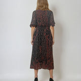 Rochie lungă vaporoasă din voal cu print floral negru