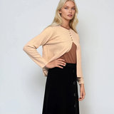 Jachetă tricotată cu nasturi aurii crem