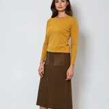 Pulover cu decolteu în V moale si confortabil mustar