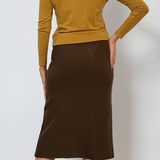 Pulover cu decolteu în V moale si confortabil mustar