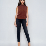 Vestă pe gât cu nasturi decorativi maro