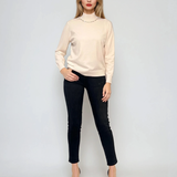 Pulover cu colier decorativ din perle si paiete alb