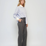 Cămașă  albă cu dungi albastre  și  strasuri fine pentru birou albastru