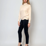 Pulover cu colier decorativ din perle si paiete alb