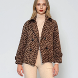 Jachetă scurtă cu nasturi mari si imprimeu animal-print