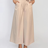 Pantaloni largi din vâscoză cu pense și curea inclusă crem