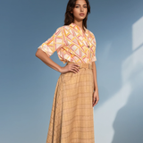 Fustă lungă cloș cu buzunare și carouri mustar