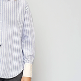 Cămașă  albă cu dungi albastre  și  strasuri fine pentru birou albastru