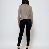 Pulover cu colier decorativ din perle si paiete gri