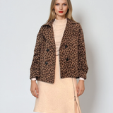 Jachetă scurtă cu nasturi mari si imprimeu animal-print
