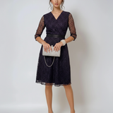 Rochie midi mov cu mâneci 3/4 din dantelă, elegantă pentru evenimente mov