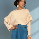 Bluză largă cu volan la umeri crem