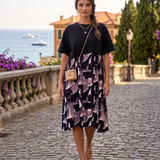 Rochie largă cu mânecă scurtă și print geometric gri