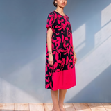 Rochie cu mânecă scurtă și print frunze ciclam