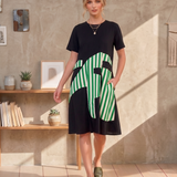 Rochie cu mânecă scurtă și dungi pe poale verde