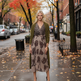 Rochie lungă cu imprimeu, decolteu adânc și plisată beige