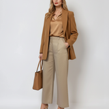 Pantaloni evazați cu fermoar și buzunare beige