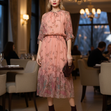 Rochie lungă din voal fluid cu volan jos și print floral roz