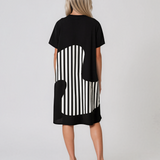 Rochie cu mânecă scurtă și dungi pe poale negru