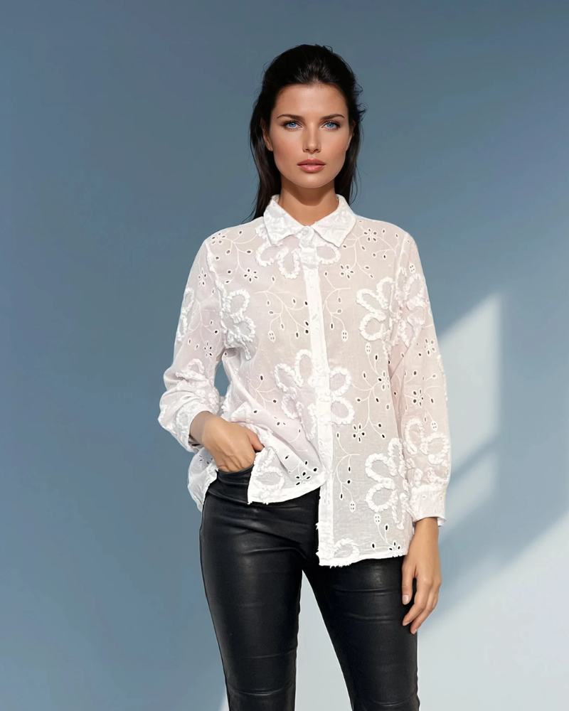 Bluză cu broderie în relief alb 