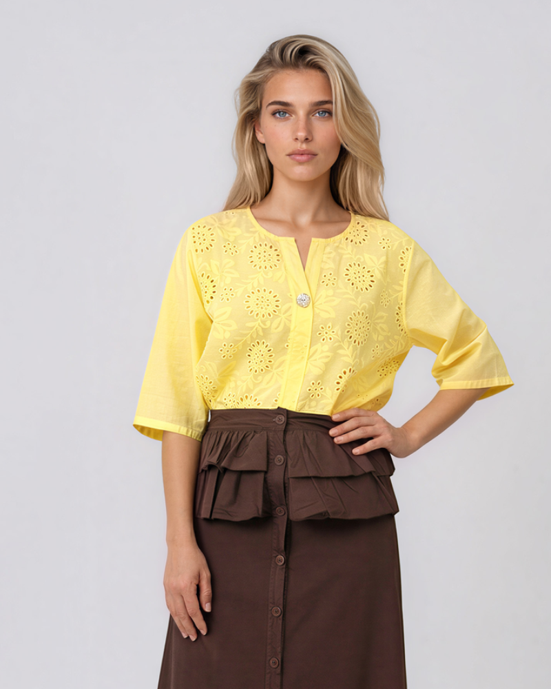 Bluză cu broderie și nasture galben PR915