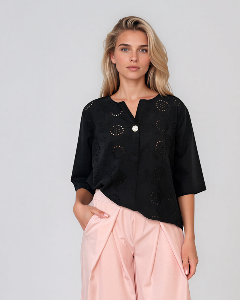 Bluză cu broderie și nasture negru PR915