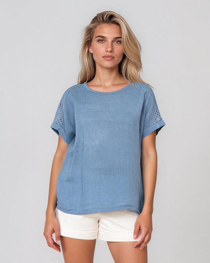 Bluză cu față din in și broderie pe umeri albastru-jeans HL087