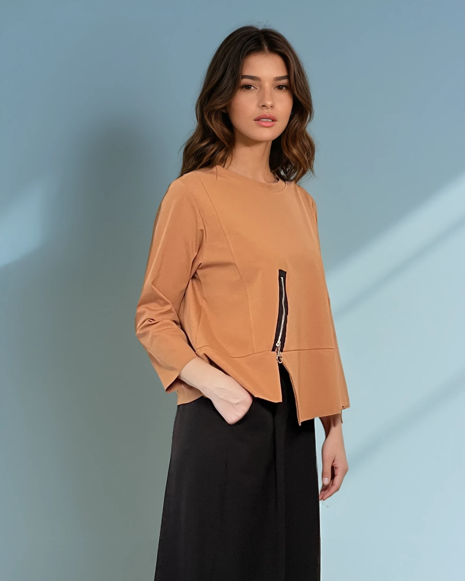 Bluză cu fermoar și cusătură în talie beige 