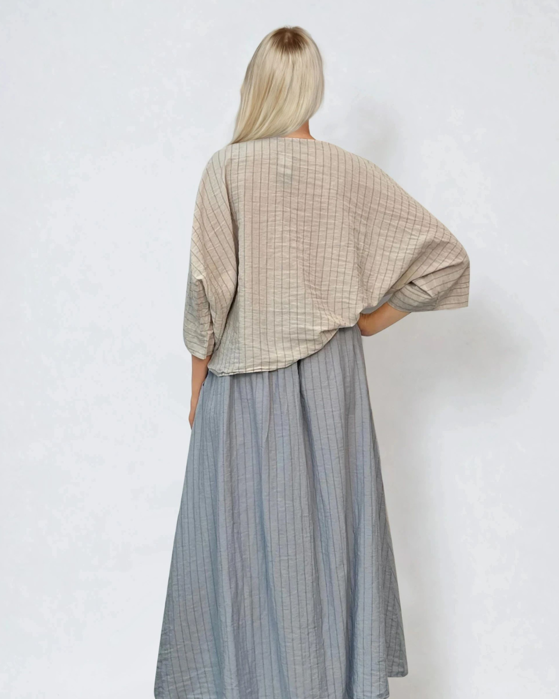 Bluză cu mânecă fluture și dungi crem 