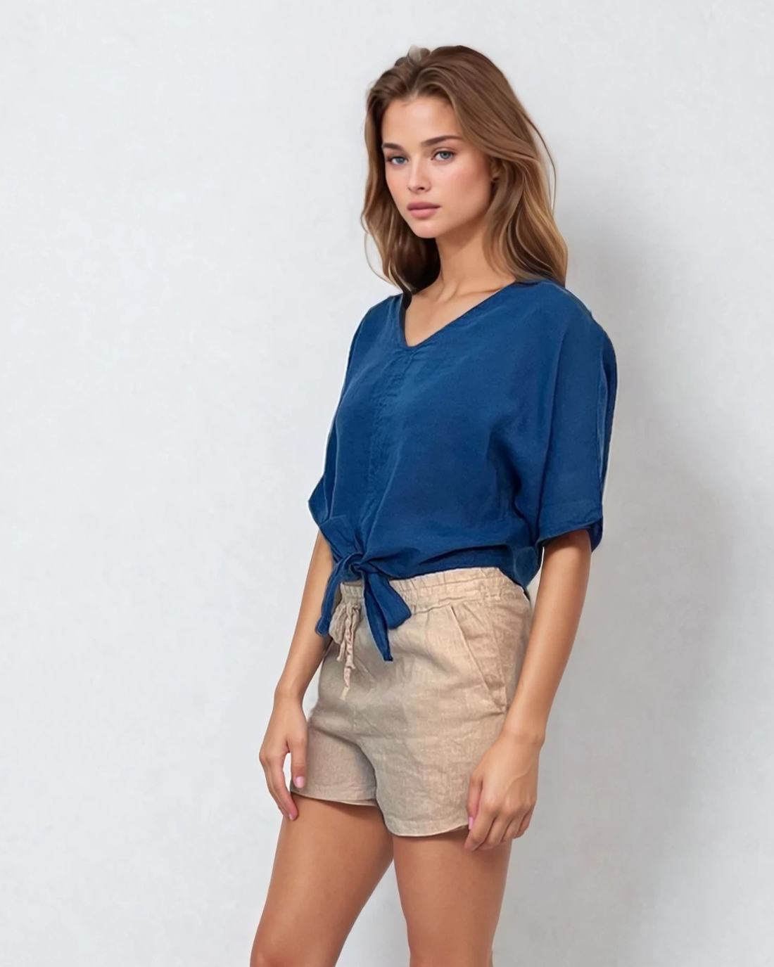 Bluza din in lejeră cu legătură și decolteu în V albastru albastru 