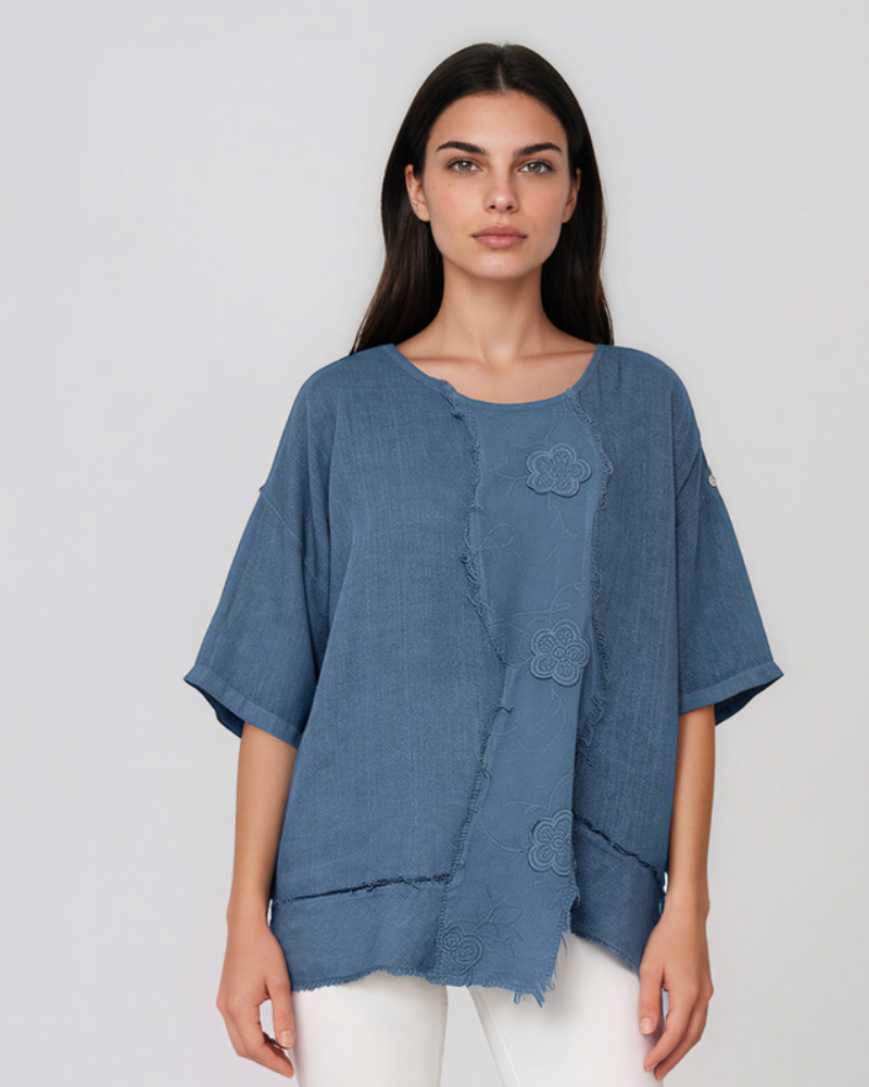 Bluză lejeră din in cu broderie florală și perforații la umeri albastru-jeans PR953