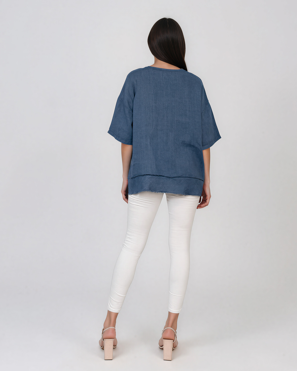 Bluză lejeră din in cu broderie florală și perforații la umeri albastru-jeans PR953