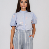 Cămașă cu mânecă bufantă și broderie bleu HL114