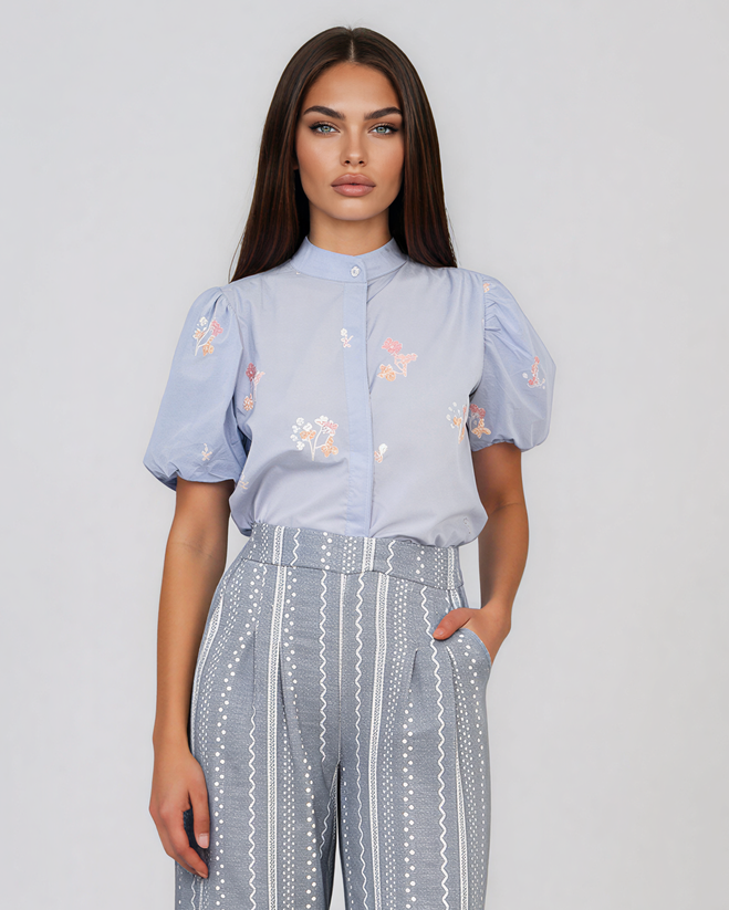 Cămașă cu mânecă bufantă și broderie bleu HL114