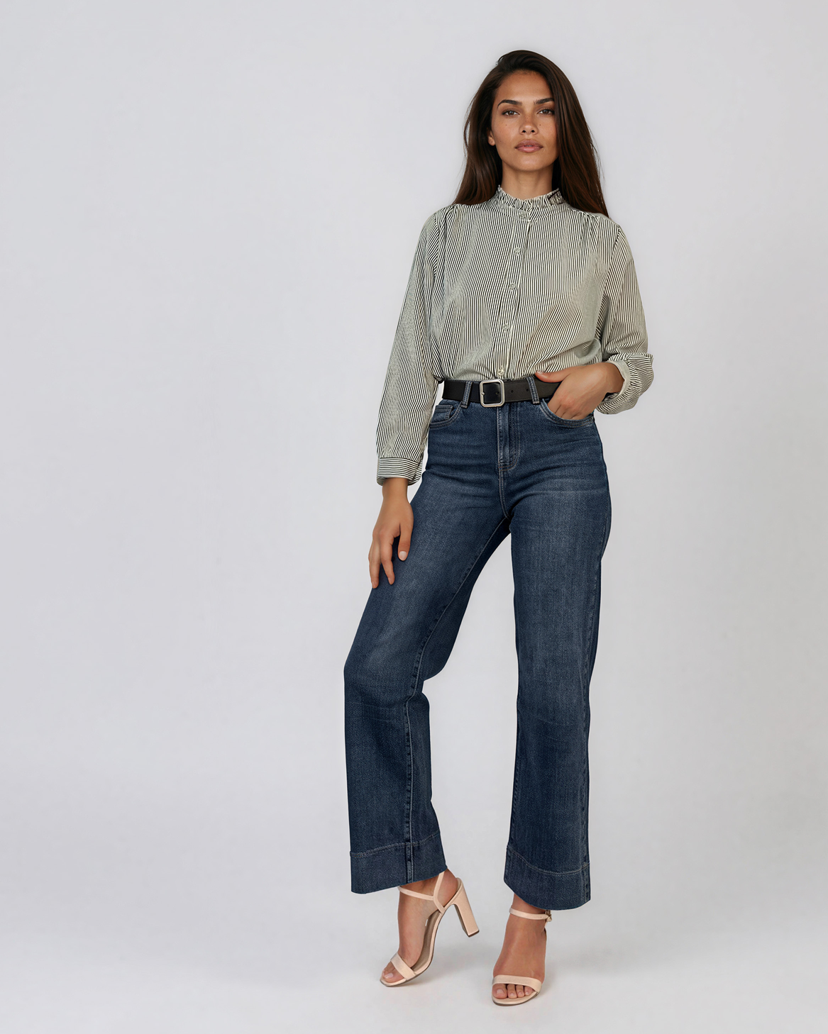 Cămașă elegantă cu dungi subțiri și volănaș la guler kaki HL228