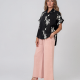 Cămașă lejeră din bumbac cu imprimeu floral negru HL170