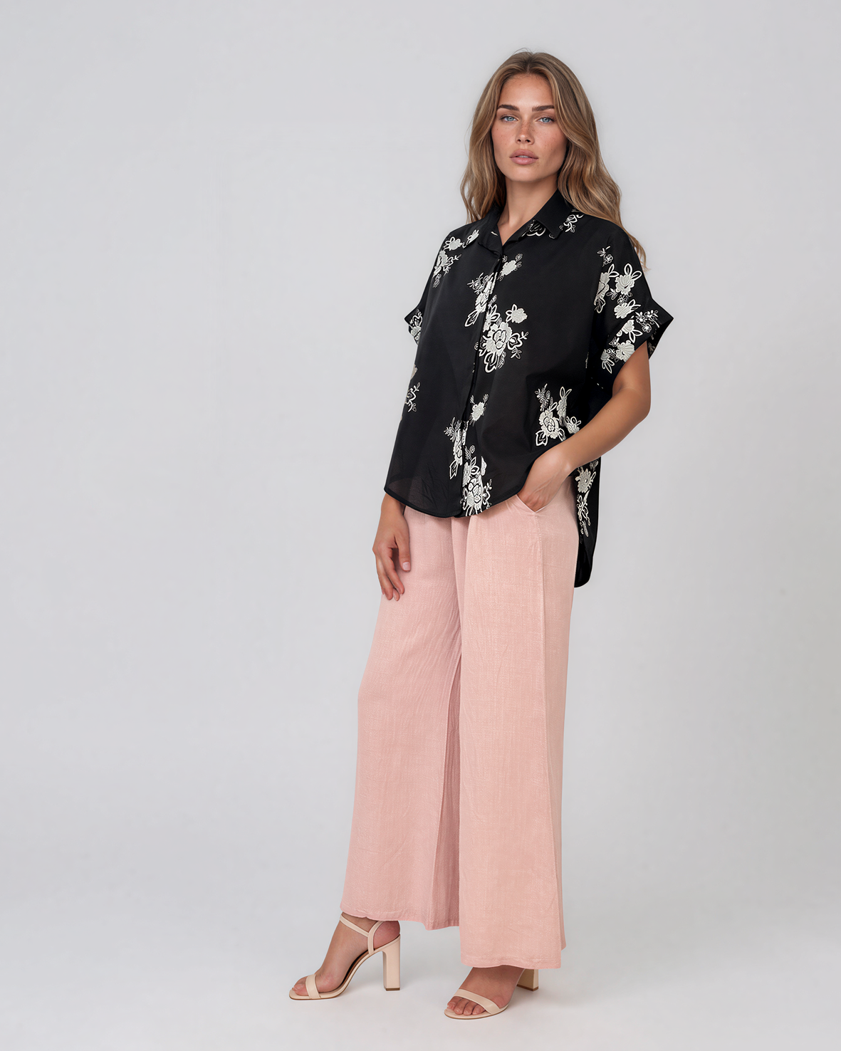 Cămașă lejeră din bumbac cu imprimeu floral negru HL170