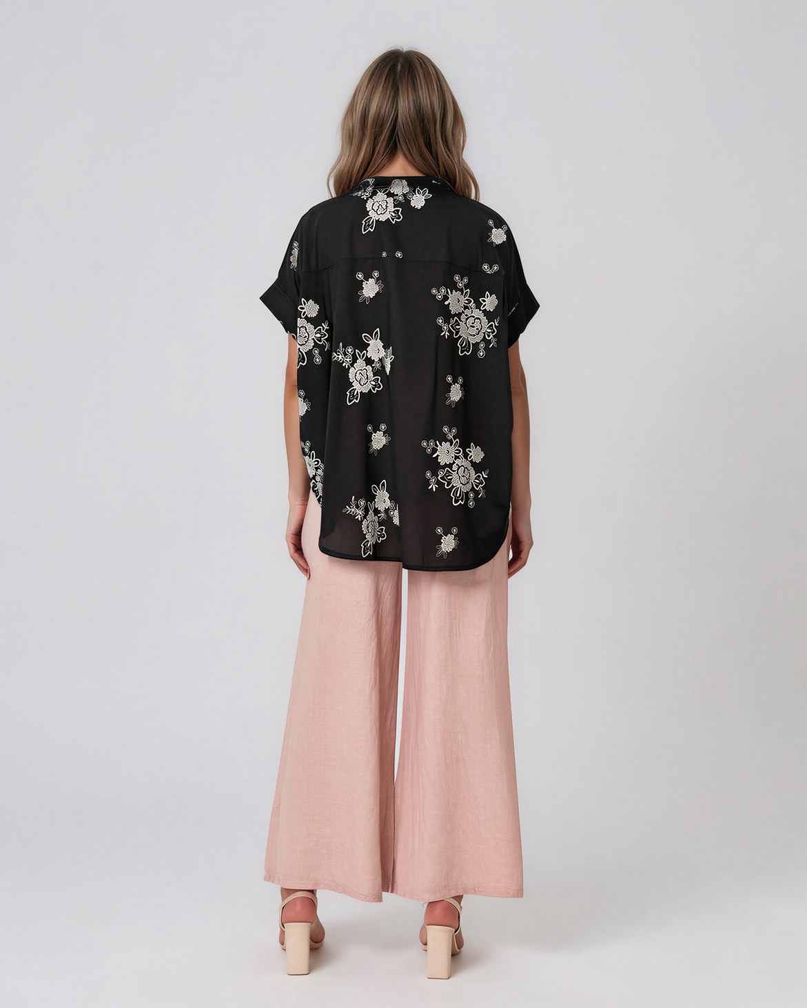 Cămașă lejeră din bumbac cu imprimeu floral negru HL170