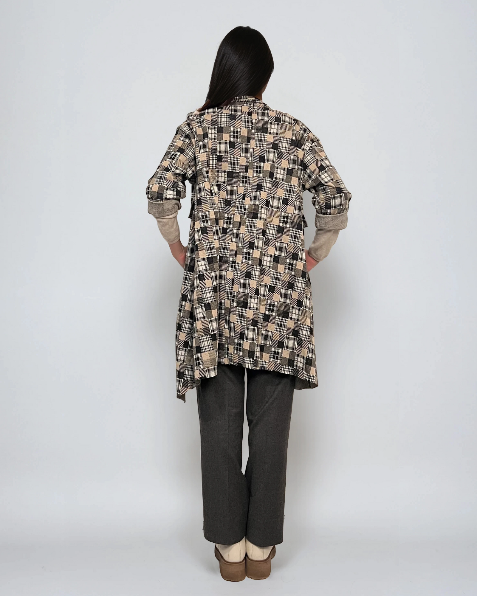 Cardigan lung cu șlițuri laterale și imprimeu geometric mic beige 