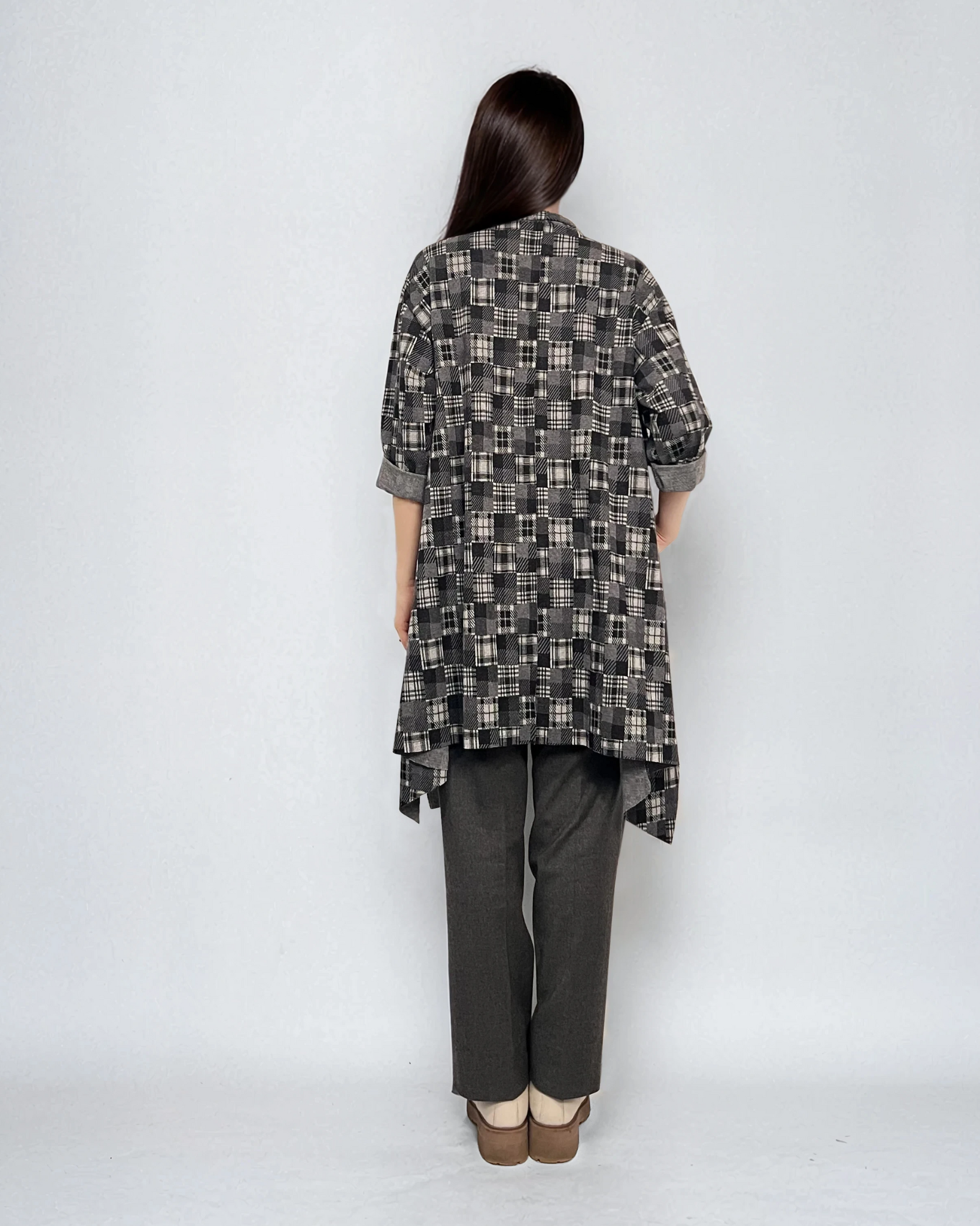 Cardigan lung cu șlițuri laterale și imprimeu geometric mic gri 