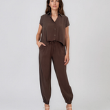 Compleu din vâscoză cu cămașă și pantaloni lejeri maro închis HL213