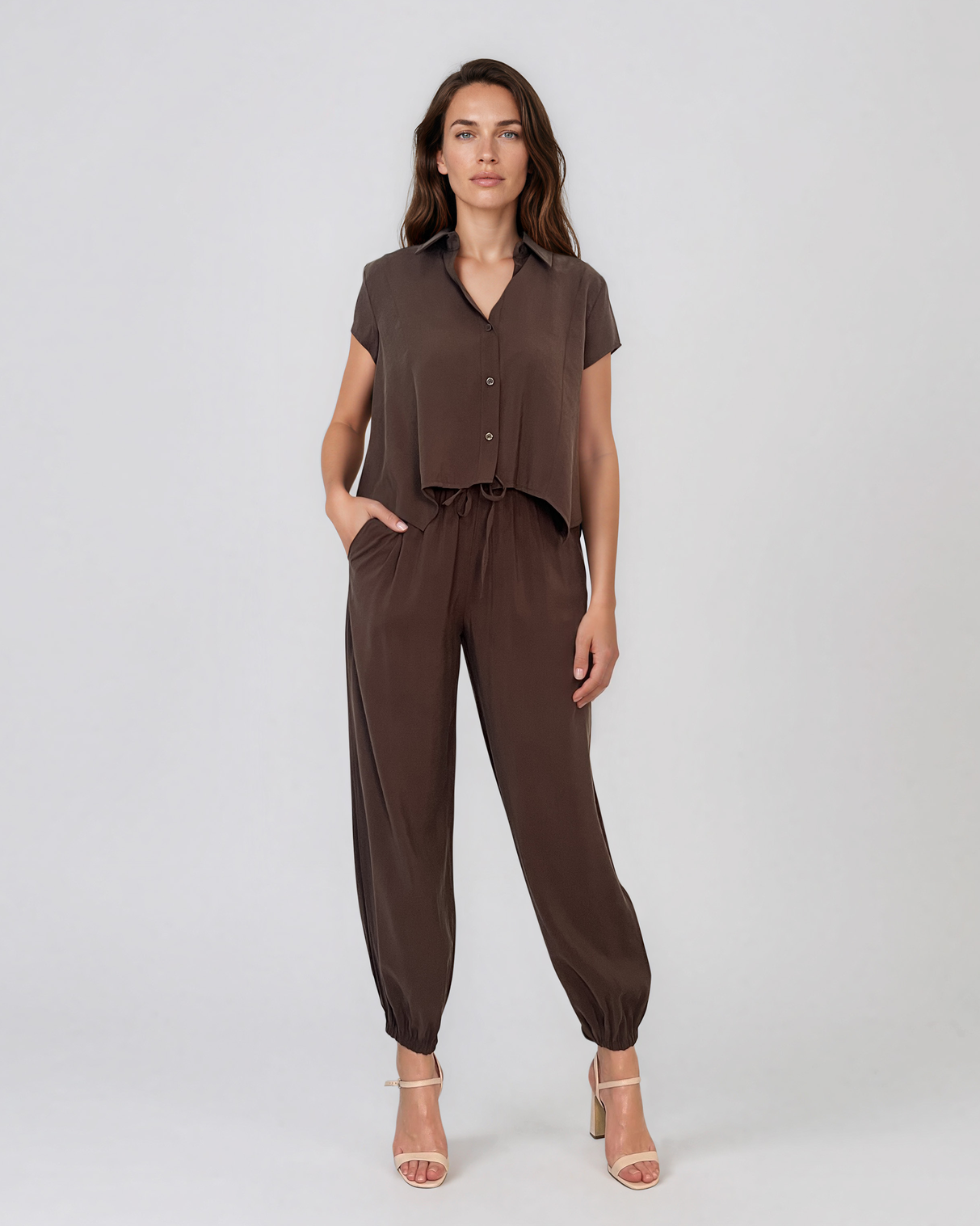 Compleu din vâscoză cu cămașă și pantaloni lejeri maro închis HL213