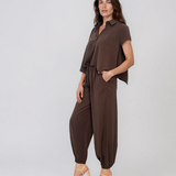 Compleu din vâscoză cu cămașă și pantaloni lejeri maro închis HL213